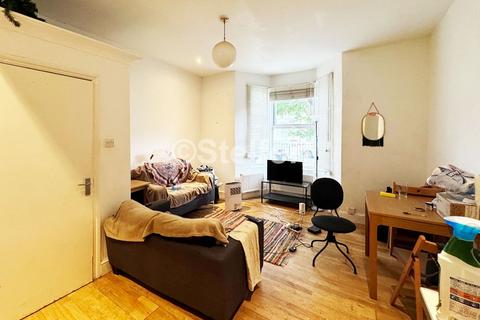 3 bedroom apartment to rent, Belmont Road, London, N15