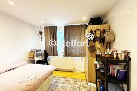3 bedroom apartment to rent, Belmont Road, London, N15