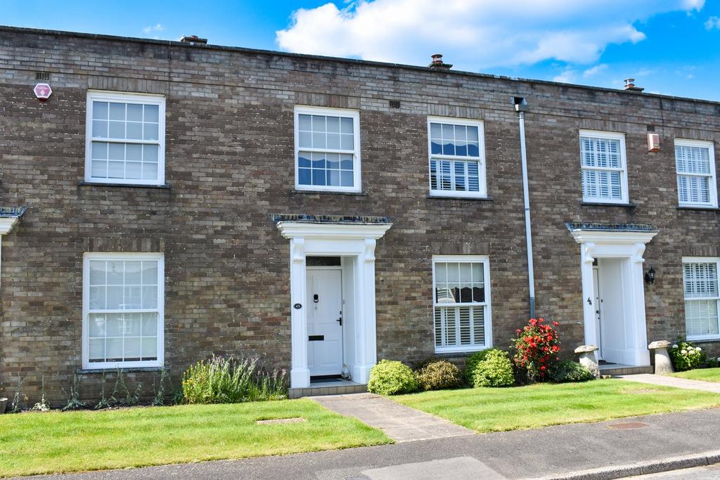 Courtenay Place, Lymington, SO41 3 bed terraced house for sale £600,000