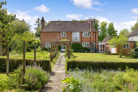 4 bedroom detached house for sale, Fairway, Guildford, Surrey, GU1