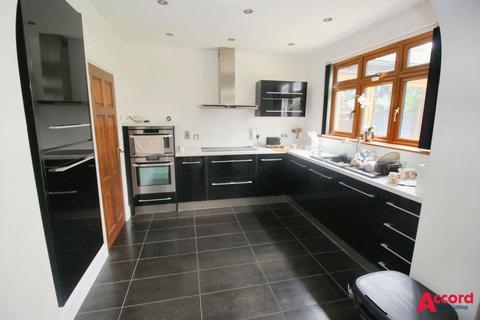 4 bedroom detached house to rent, Great Nelmes Chase, Hornchurch, RM11