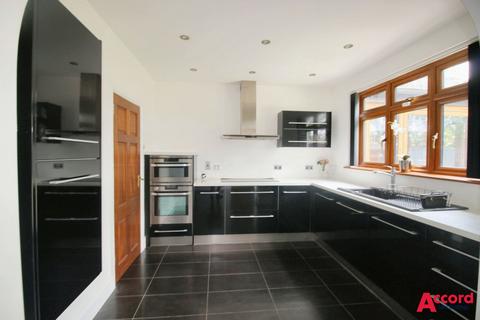 4 bedroom detached house to rent, Great Nelmes Chase, Emerson Park, Hornchurch, RM11