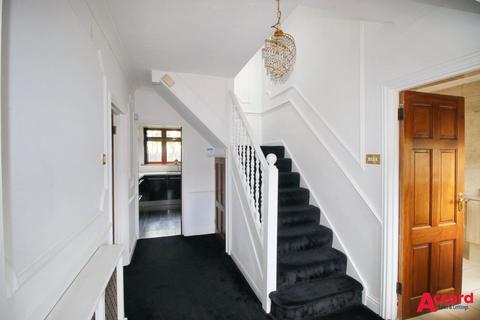 4 bedroom detached house to rent, Great Nelmes Chase, Emerson Park, Hornchurch, RM11
