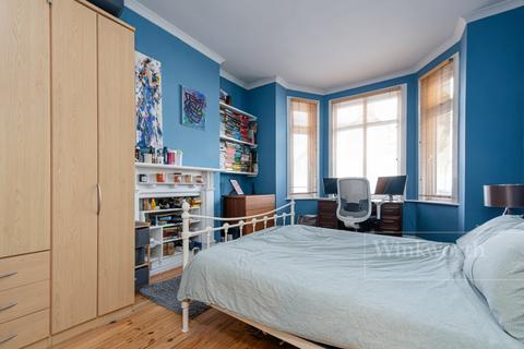 3 bedroom apartment for sale, Balmoral Road, London, NW2