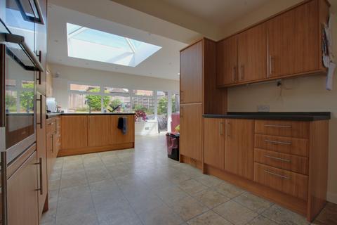 27 Auriol Drive, Havant, PO9 3LS