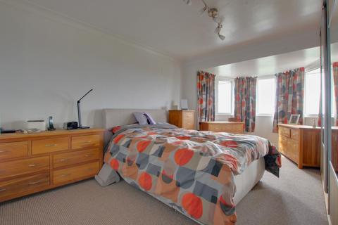 27 Auriol Drive, Havant, PO9 3LS