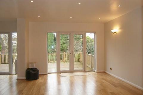 4 bedroom detached house to rent, Laneside Drive, Stockport SK7