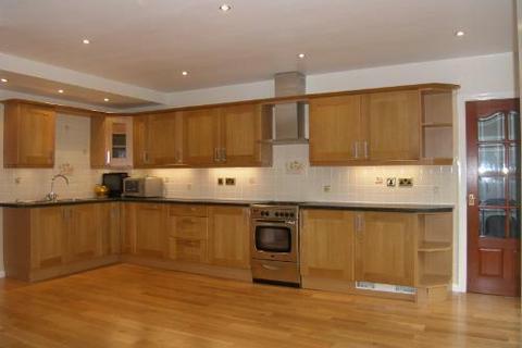 4 bedroom detached house to rent, Laneside Drive, Stockport SK7