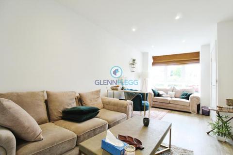4 bedroom terraced house to rent, St Denis Close, Taplow.