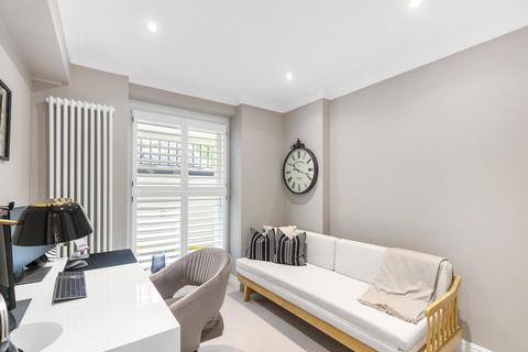 3 bedroom flat for sale, Harrington Gardens, London, SW7
