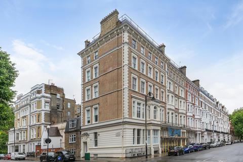 3 bedroom flat for sale, Harrington Gardens, London, SW7