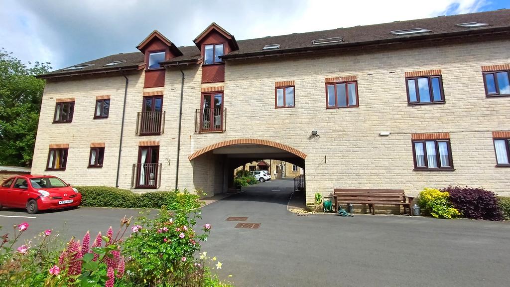 West Street, Chipping Norton OX7 2 bed flat for sale £110,000