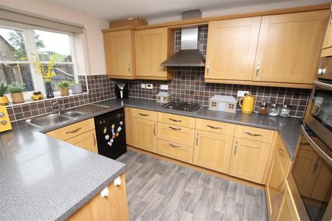 4 bedroom townhouse for sale, Baildon Way, Skelmanthorpe, Huddersfield, HD8 9GY