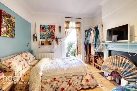2 bedroom flat for sale, Alexandra Road, Southend-On-Sea