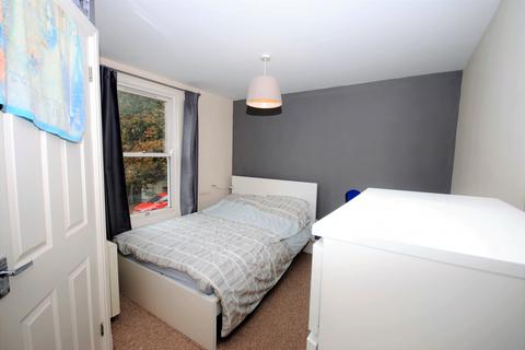 2 bedroom apartment to rent, 2, 5 Milverton Terrace, Leamington Spa, CV32