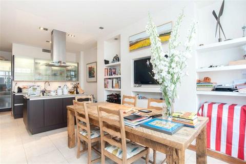 3 bedroom terraced house to rent, Princess Mews, London, NW3