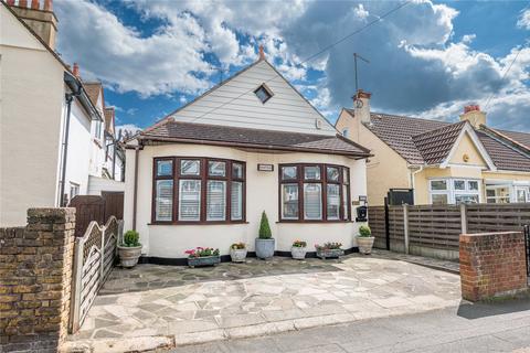 3 bedroom bungalow for sale, Central Avenue, Southend-on-Sea, Essex, SS2