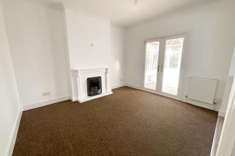3 bedroom detached house to rent, Westcliff-on-Sea SS0