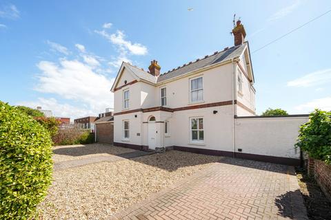 4 bedroom detached house for sale, Hillfield Road, Selsey, PO20