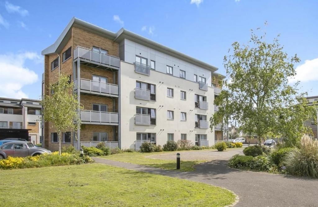1 Broomhill Way, Hamworthy, Poole, BH15 1 bed apartment for sale £210,000