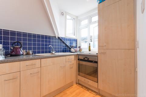 2 bedroom flat to rent, The Gardens Dulwich SE22