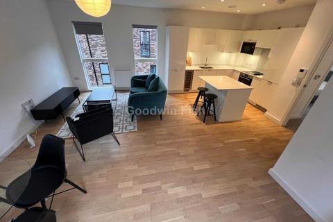 3 bedroom townhouse to rent, Lockgate Mews, Manchester