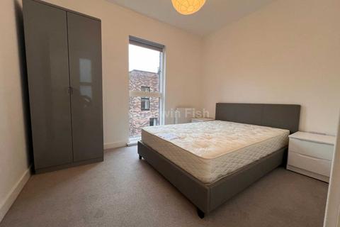 3 bedroom townhouse to rent, Lockgate Mews, Manchester