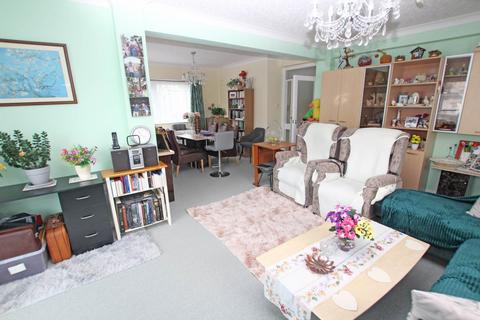 3 bedroom flat for sale, Chiswick Place, Eastbourne, BN21 4NJ