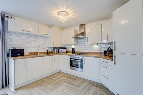 2 bedroom flat for sale, Broadhurst Place, Basildon, SS14