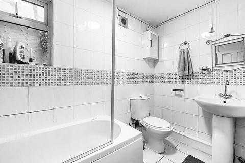 38 Kilravock Street, London, W10 4HX