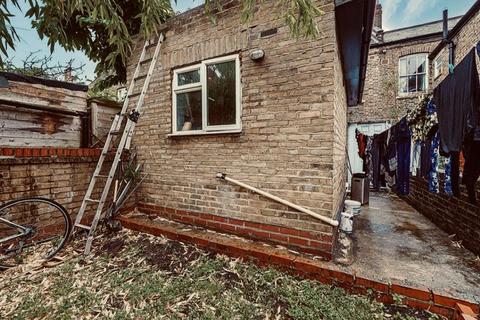 38 Kilravock Street, London, W10 4HX