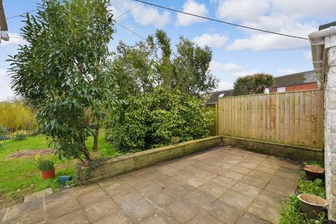 2 bedroom detached bungalow to rent, Main Road Thorley PO41