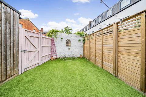 249 Acton Lane, London, W4 5DG