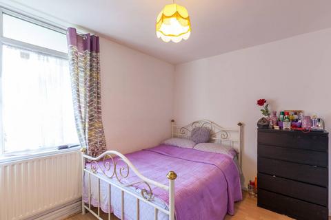 2 bedroom maisonette for sale, Bow Road, London E3