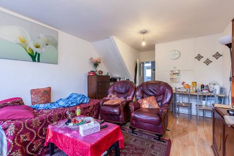 2 bedroom maisonette for sale, Bow Road, London E3