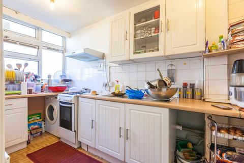 2 bedroom maisonette for sale, Bow Road, London E3