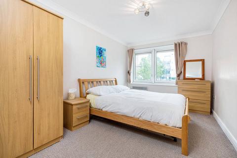 2 bedroom maisonette to rent, London E15