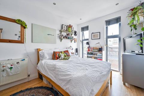 3 bedroom flat for sale, Hatcham Park Mews, New Cross, London, SE14