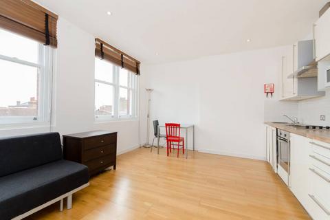 Studio to rent, Hampstead High Street, Hampstead, London, NW3