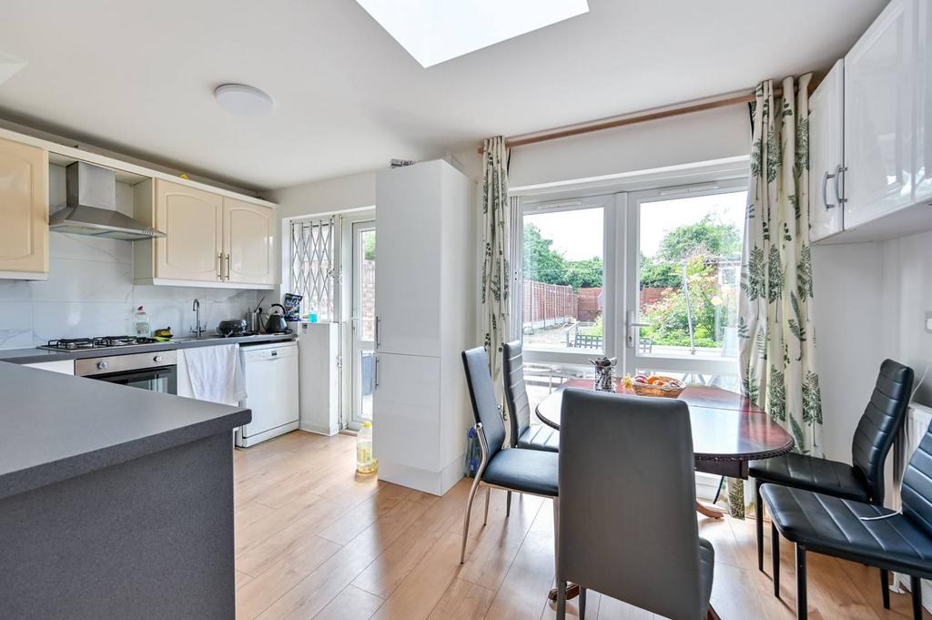 Clifford Road, Hounslow, TW4 3 bed terraced house for sale £550,000