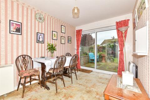 10 Beverley Gardens, Dymchurch, Romney Marsh, TN29 0UJ