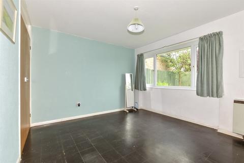 10 Beverley Gardens, Dymchurch, Romney Marsh, TN29 0UJ