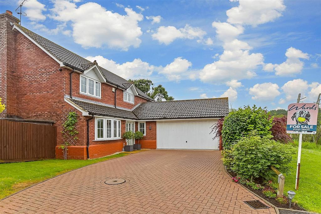 Martin Road, Wilmington, Kent 4 bed detached house for sale £825,000
