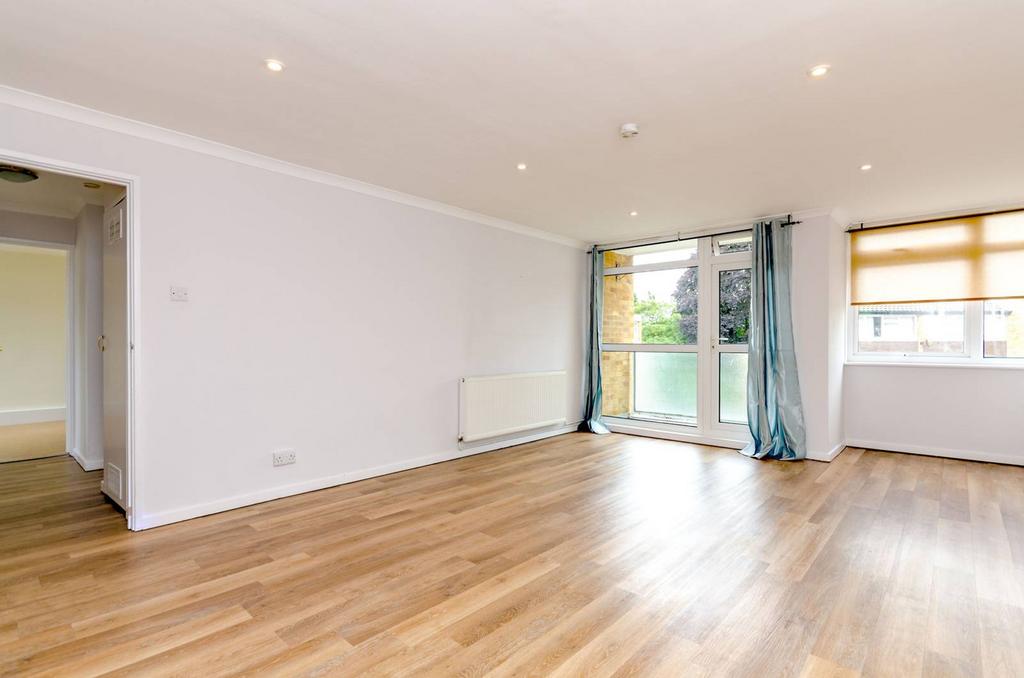 Chobham Road, Horsell, Woking, GU21 2 bed flat to rent £1,700 pcm (£