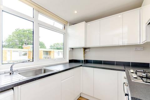 2 bedroom flat to rent, Chobham Road, Horsell, Woking, GU21