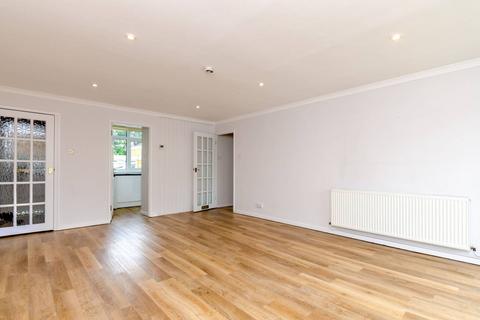 2 bedroom flat to rent, Chobham Road, Horsell, Woking, GU21