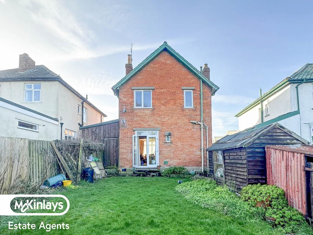 3 bedroom detached house with large garden in Nor