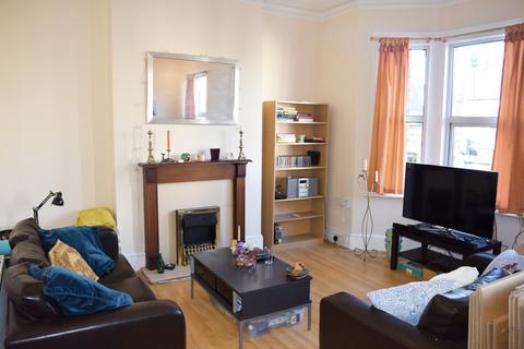 2 bedroom flat to rent, Merton Road, South Wimbledon, SW19