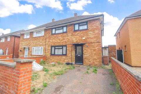 3 bedroom semi-detached house to rent, Tythe Road, Luton LU4