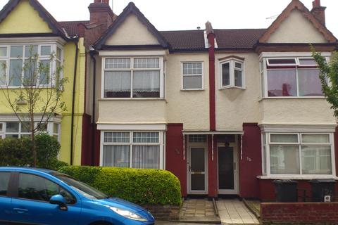 3 bedroom terraced house to rent, Montagu Road, London NW4